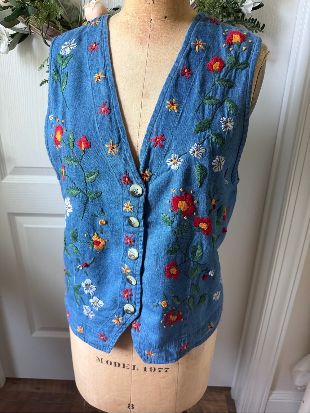Vintage Orvis Embroidered Floral Denim Vest | Cottagecore Boho Prairie | Size M